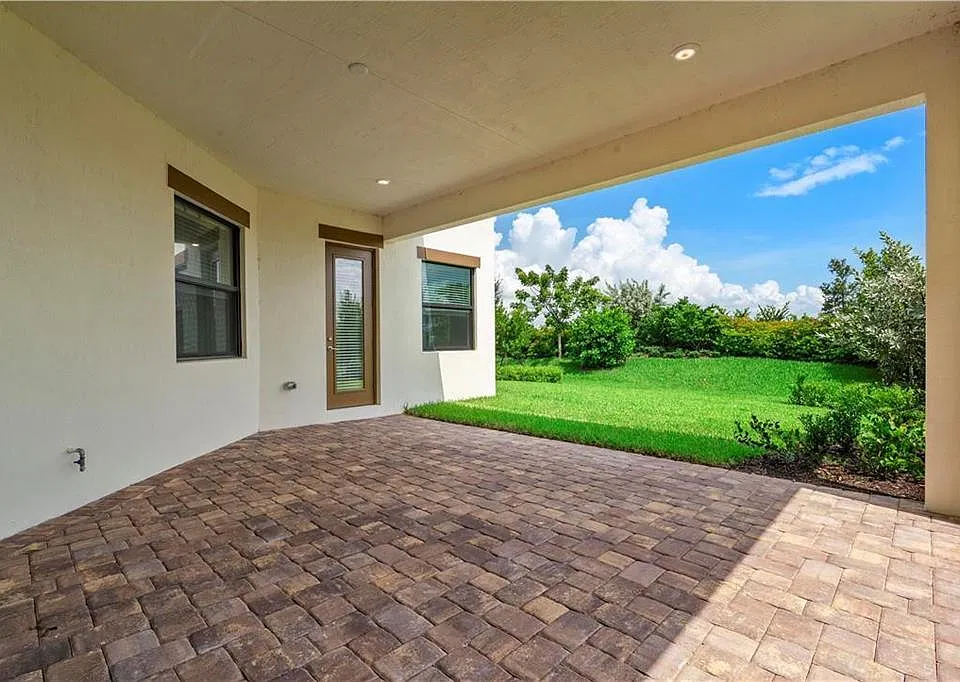 12135 E Baypoint Cir