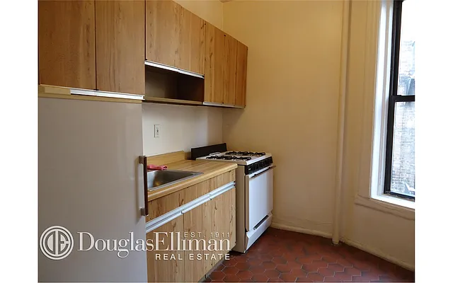 Rented by Douglas Elliman | media 33