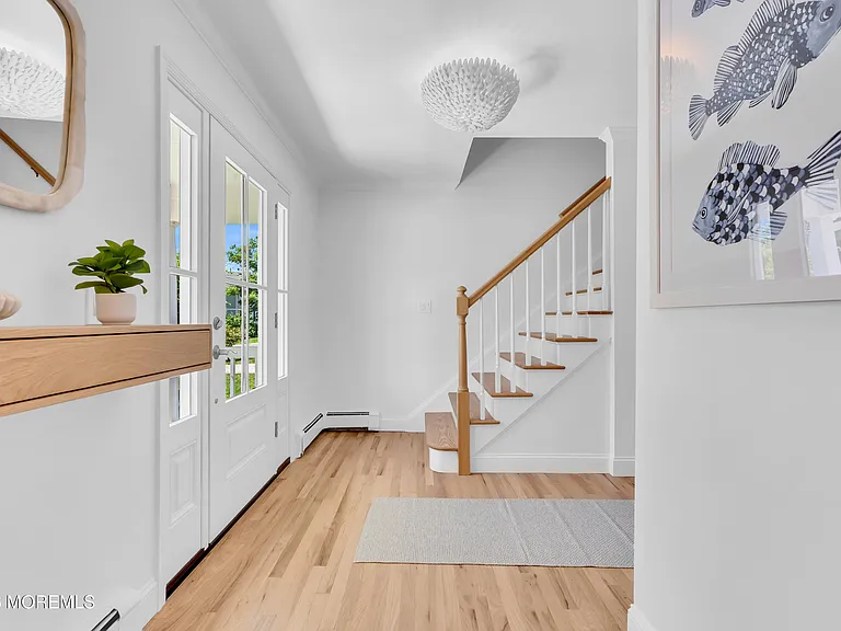 217 Howe St — Photo 4