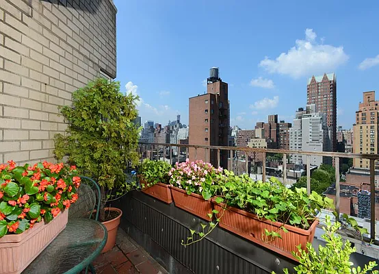 Sold by Warburg | media 2