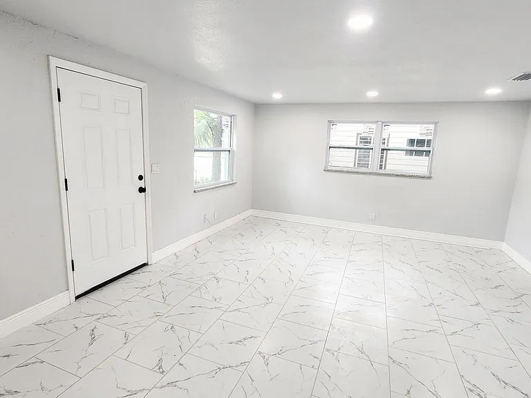 128 Kingston Ave — Photo 10