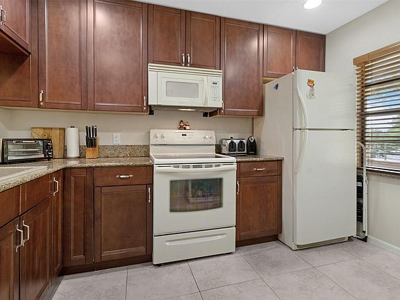 5th image of 21662 Arriba Real #44H