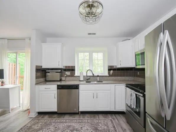 156 Summerhill Rd, Wallingford, CT 06492