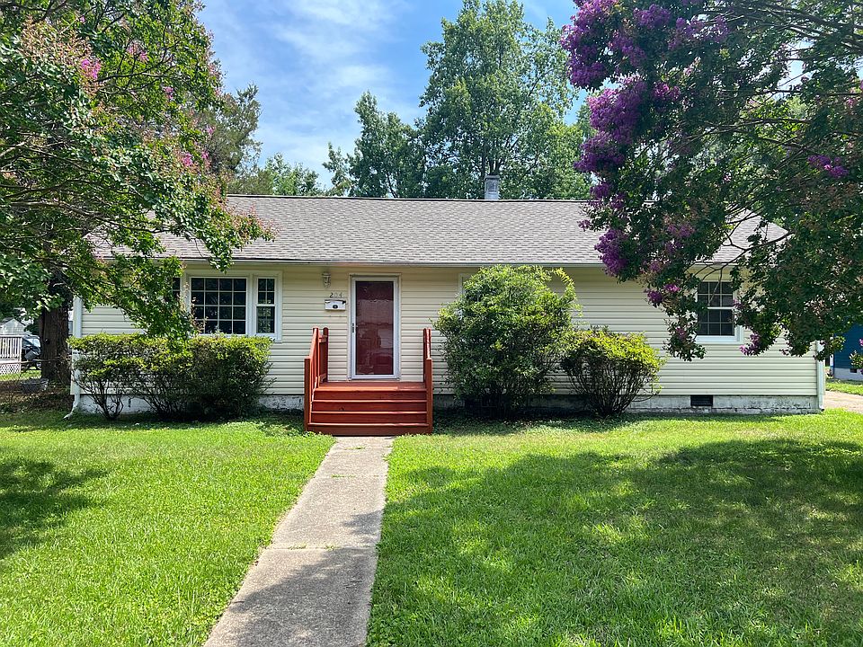1st image of 204 Woodhaven Rd