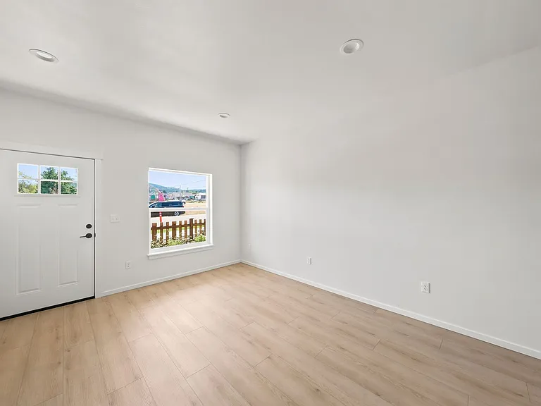 2709 Q Ave — Photo 5