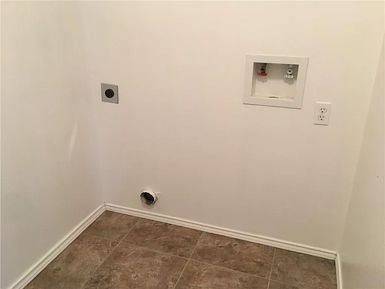 8320 Autumn Creek Trl — Photo 23