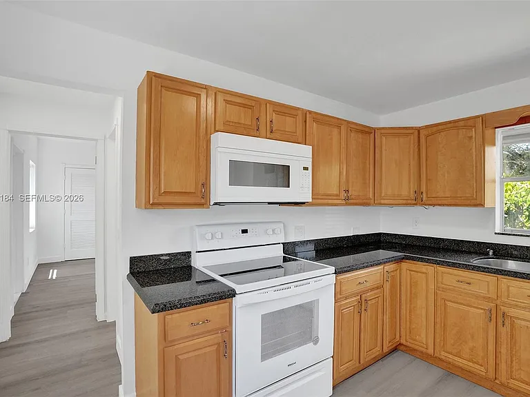 2804 SW 16th St — Photo 9