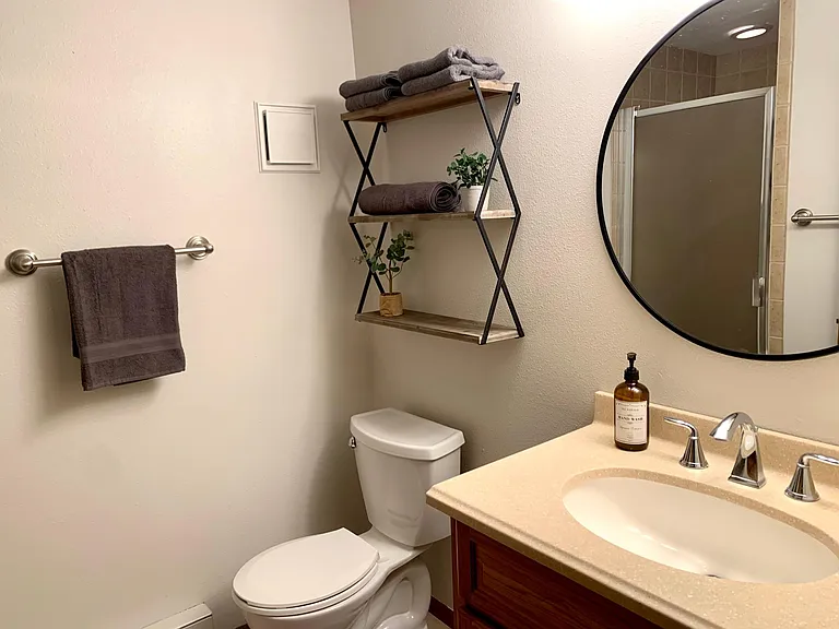 Bunk room on-suite bathroom
