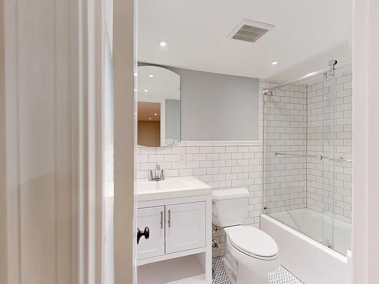 8 R St NW #6 — Photo 5