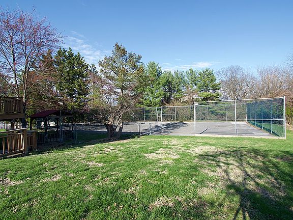 2nd image of 2909 Daniel Dr