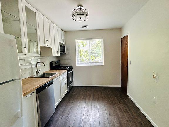 5th image of 33 Bayberry Dr APT 3
