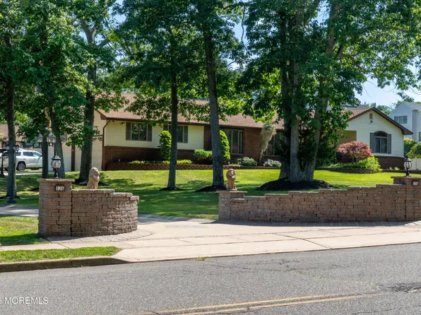 126 Shenandoah Boulevard, Toms River, NJ 08753