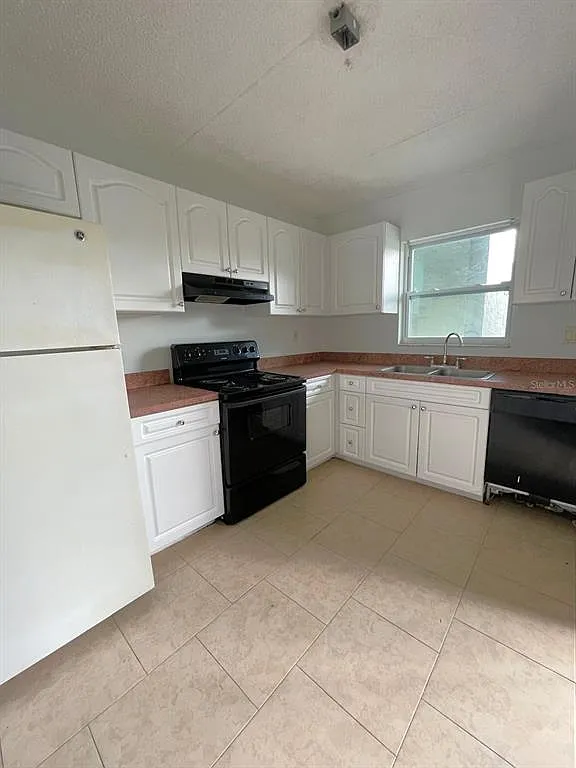 1 bed, 1.0 bath, 742 sqft, $1,300 — Photo 2