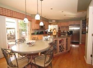332 Ridgewood Dr, Bloomingdale, IL 60108