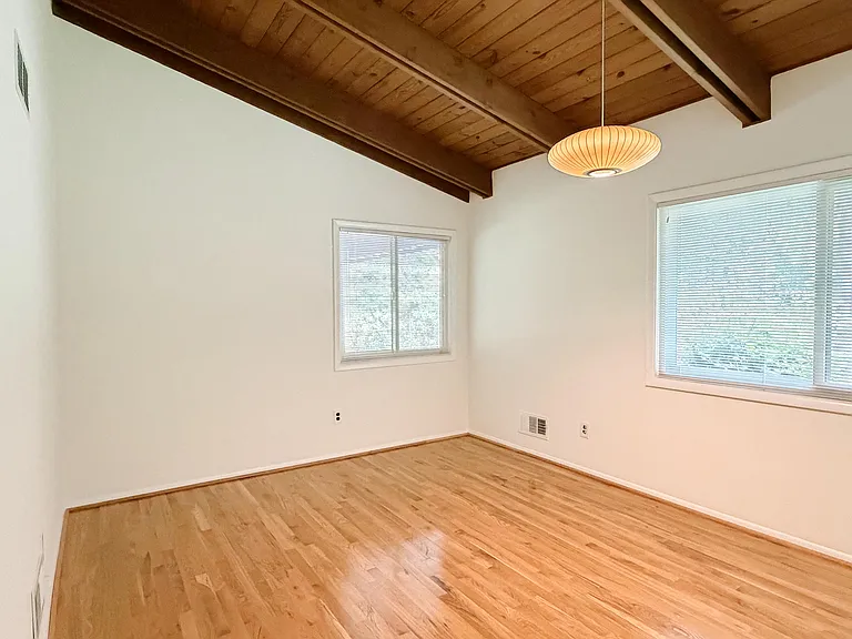 10611 Allenwood Ln — Photo 15