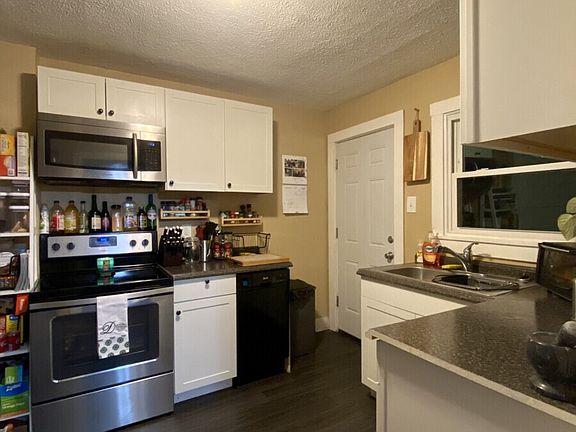 3rd image of 25 Cayuga Pl