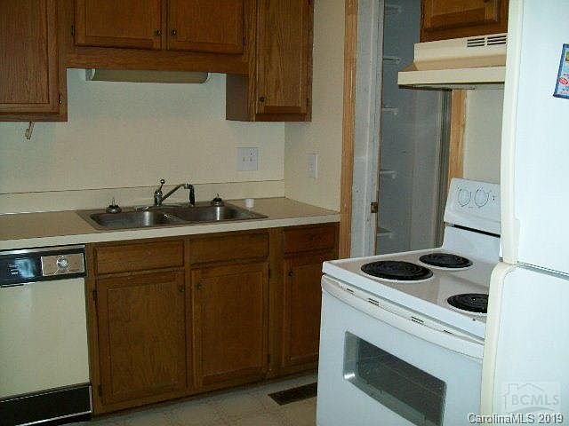 2nd image of 308 N Green St APT 2