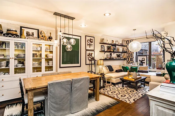 Rented by Century 21 Metropolitan | media 10