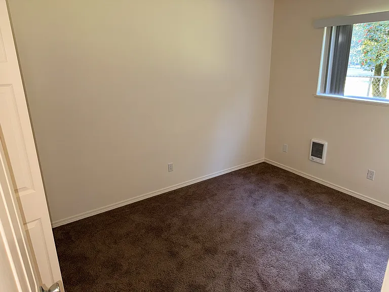#245 VILLAGE GREEN APTS — Photo 8