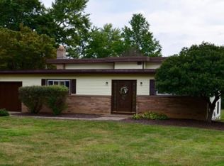 3883 Croydon Rd, Barberton, OH 44203