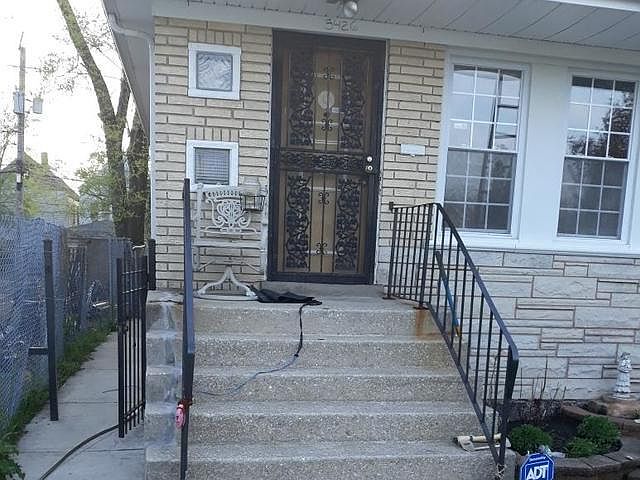 2nd image of 5426 S Winchester Ave