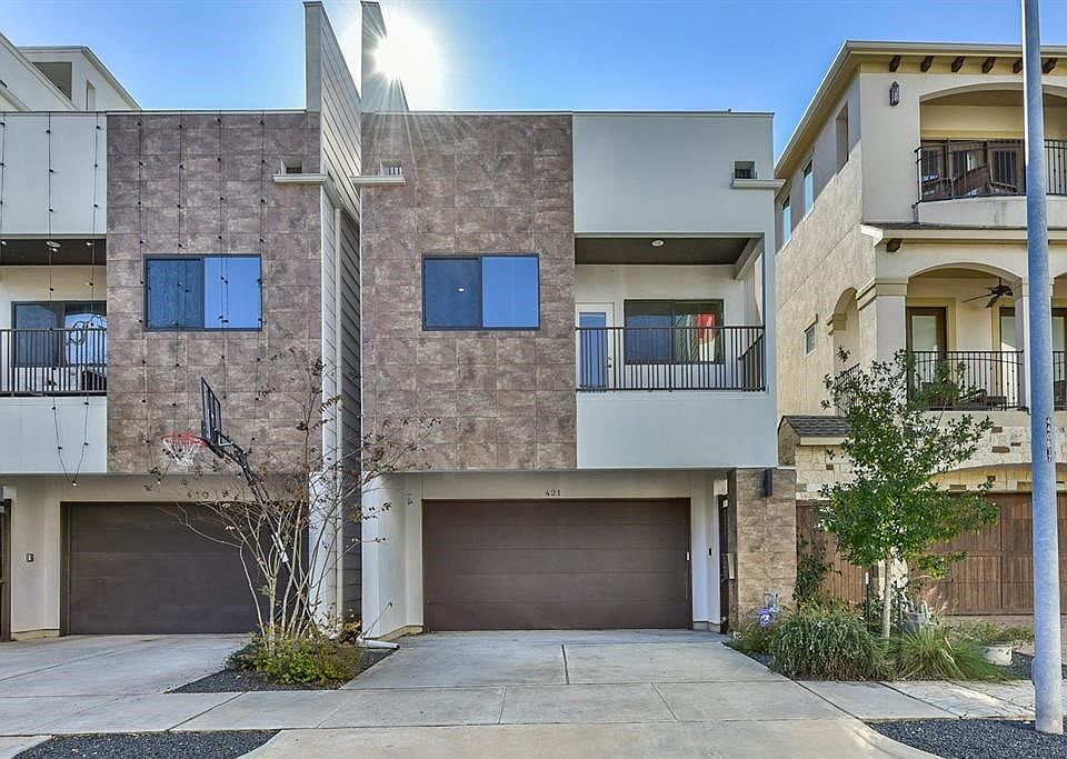 Stunning 4/3.5 in the Montrose area with rooftop deck, clean finishes, and top of the line design.