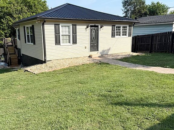 3rd image of 925 Medaris St