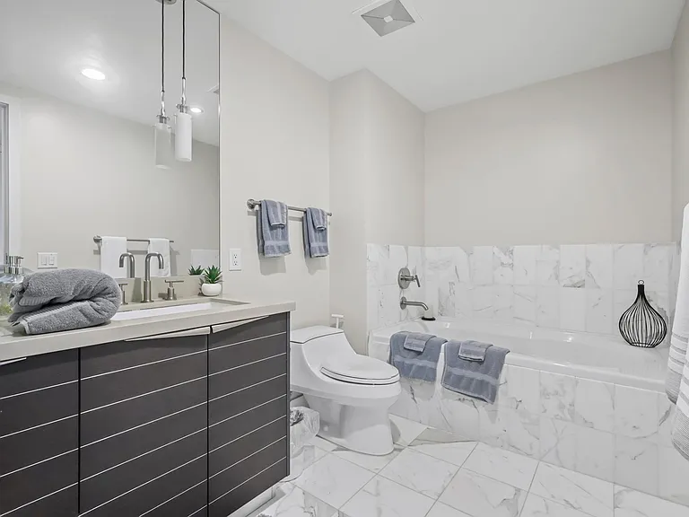 1325 Pacific Hwy #1603 — Photo 24