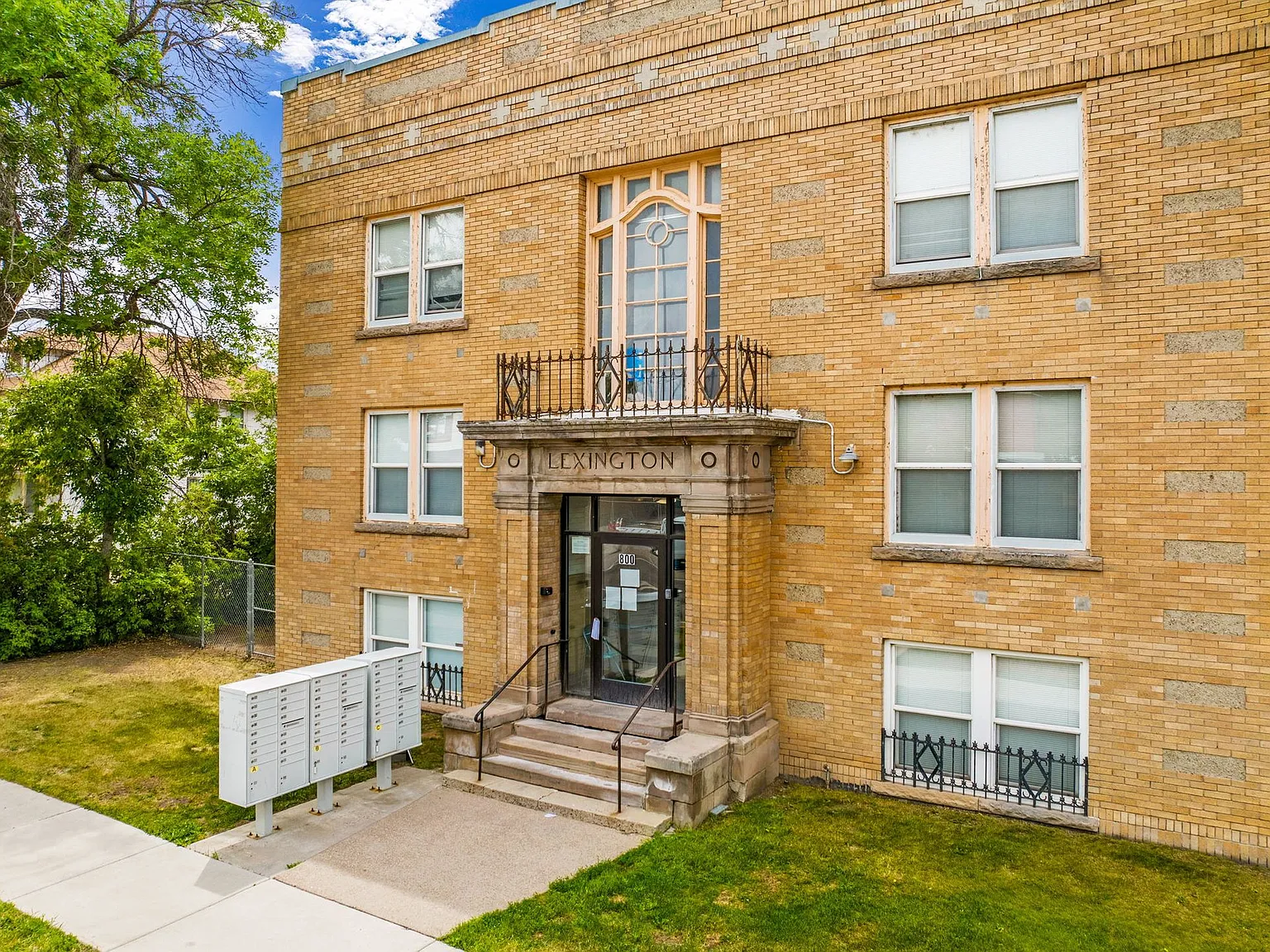 Lexington apartments — Photo 1