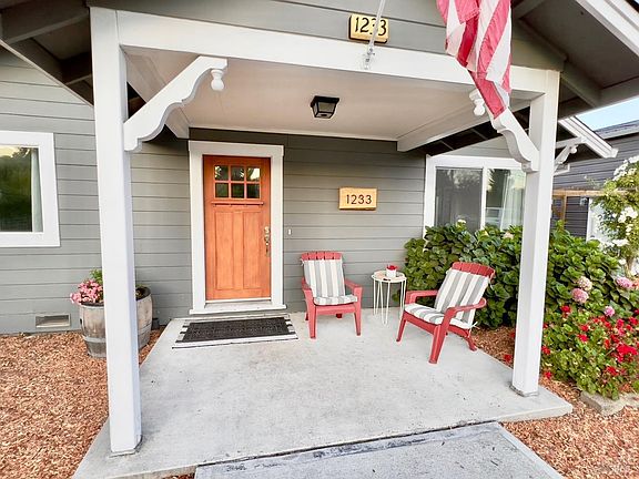 3rd image of 1233 Gordon Lane