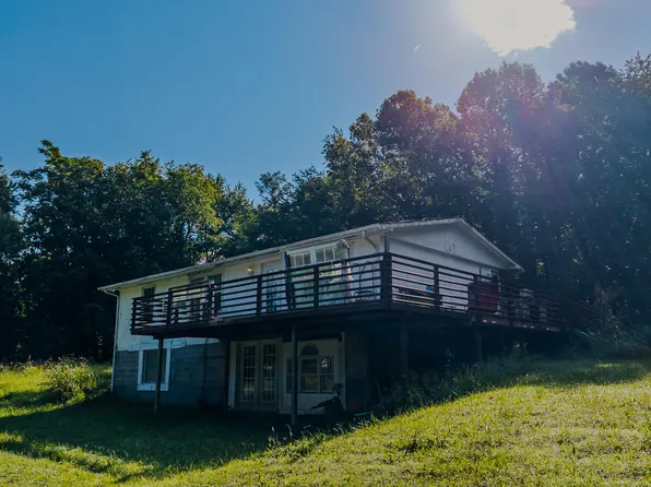 5506 Pleasant Run Dr, Salem, VA 24153