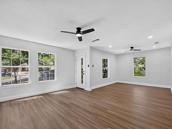 5th image of 1113 Brock St
