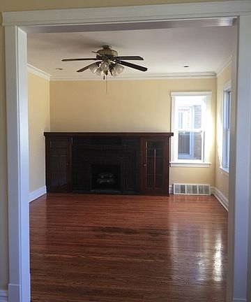 2nd image of 4643 W Wrightwood Ave