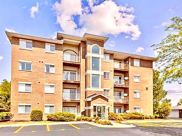 941 N Swift Rd Unit 104, Addison, IL 60101