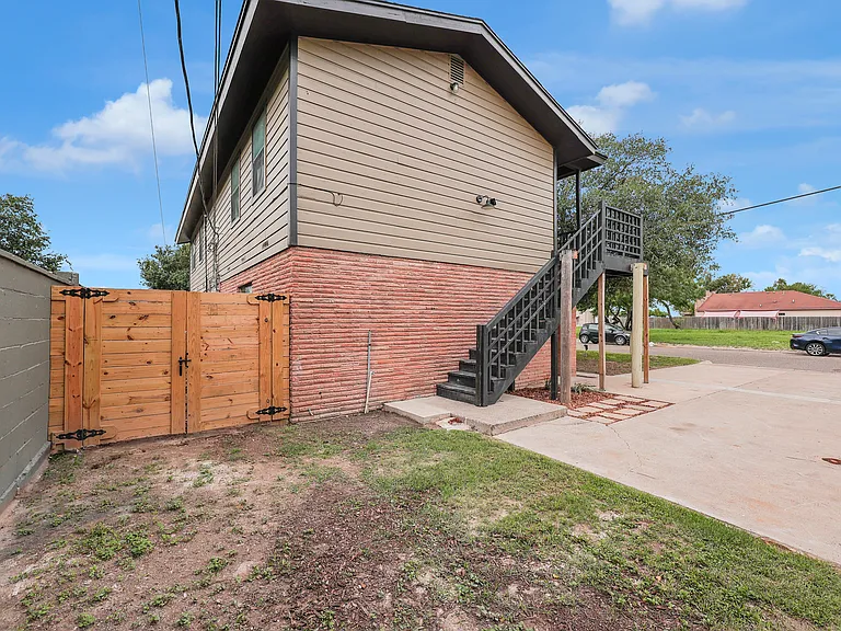 310 N 13th Ave #3 — Photo 16