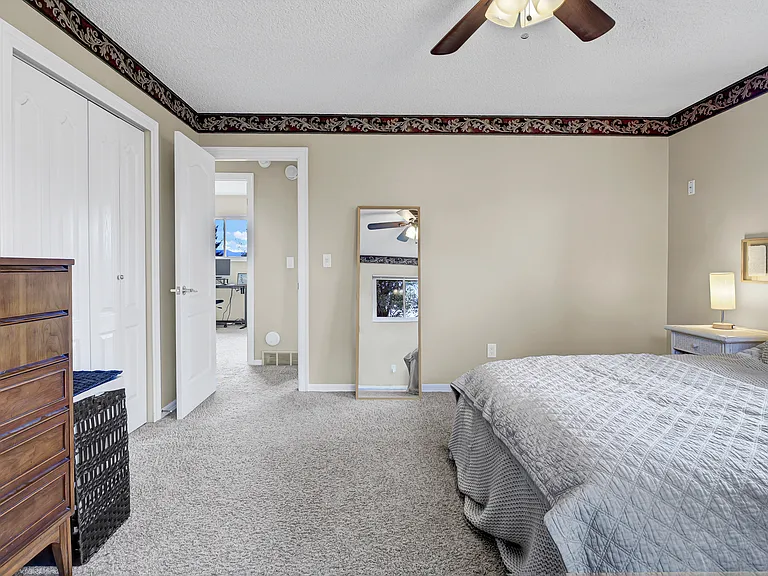 2990 Roche Dr S — Photo 20