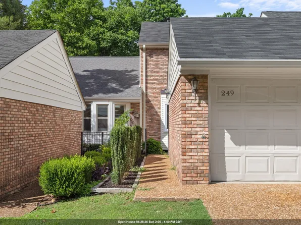 249 Woodcastle Dr, Florence, AL 35630