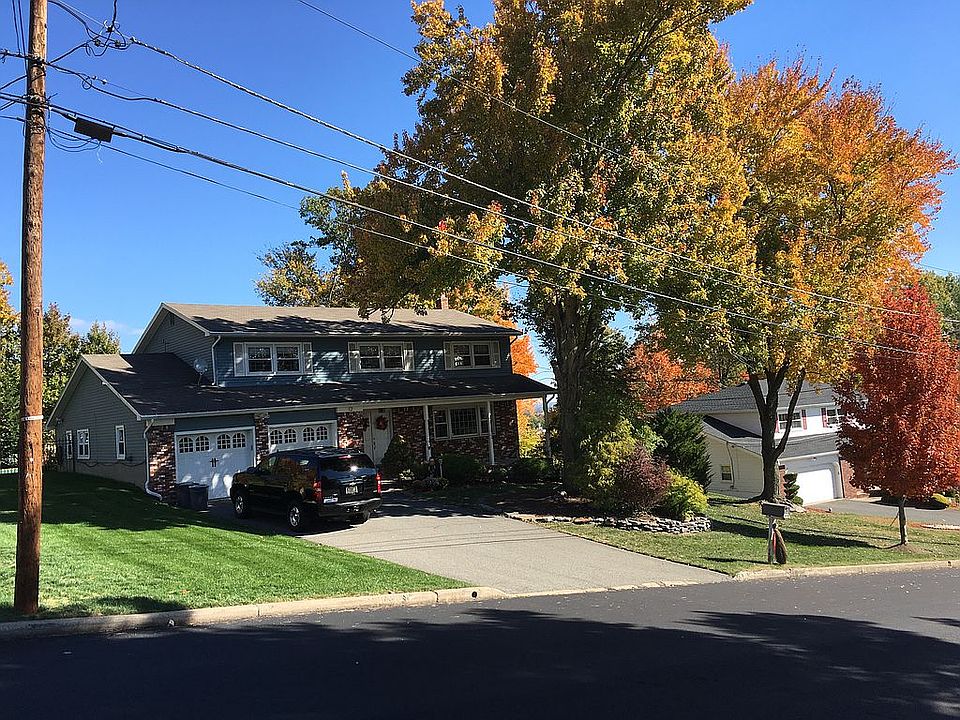 2nd image of 12 Stanford Ct