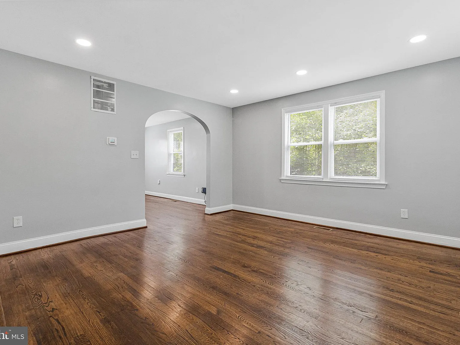 4 bed, 2.0 bath, 1824 sqft, $3,295 — Photo 4