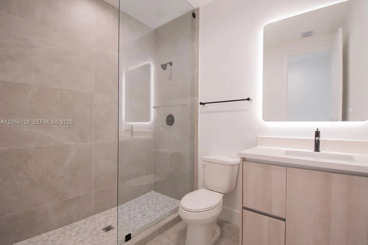 3 bed, 3.5 bath, $6,450 — Photo 2