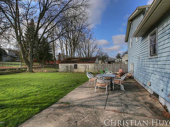 2nd image of 2218 Chesapeake Dr NE
