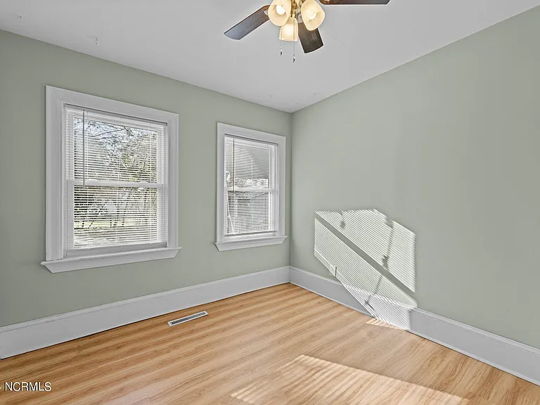 607 Watson Ave — Photo 6