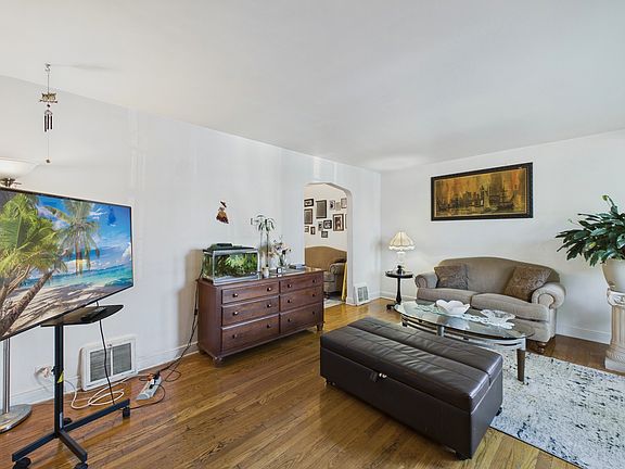 5th image of 10718 S Trumbull Ave