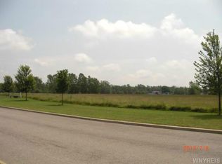 10193 Shamus Ln, Clarence, NY 14031