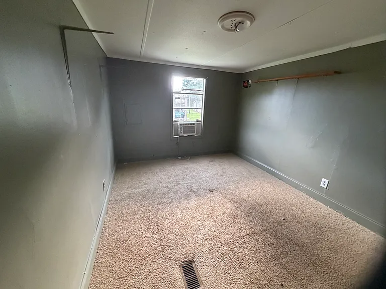 321 Lacross Rd — Photo 8