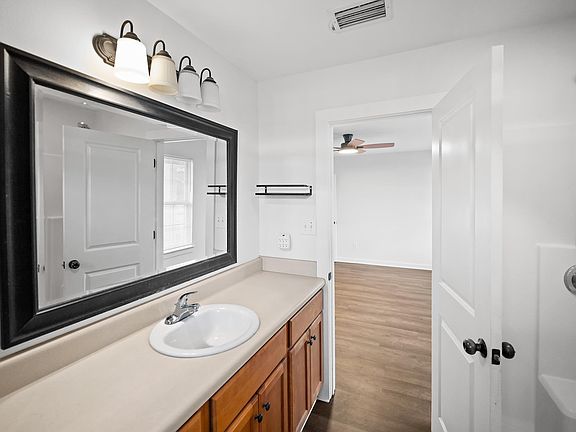 4th image of 2008 Ridgewood Dr