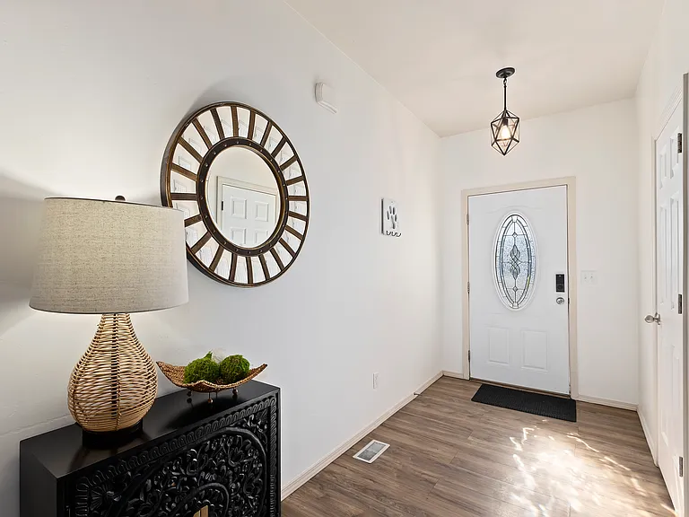 1544 Vista Dr — Photo 5