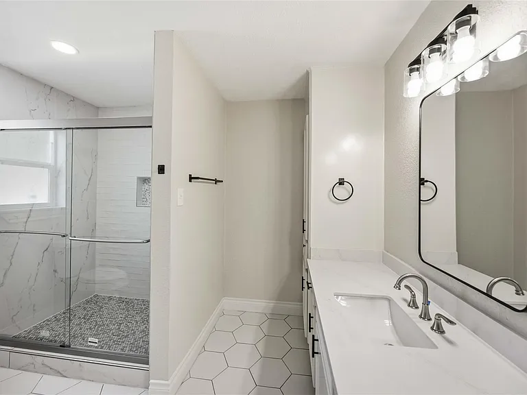 5702 Old Lodge Dr — Photo 15