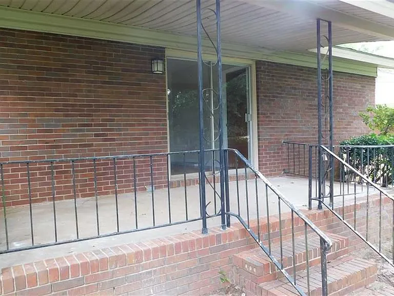 311 E Imperial Cir — Photo 5