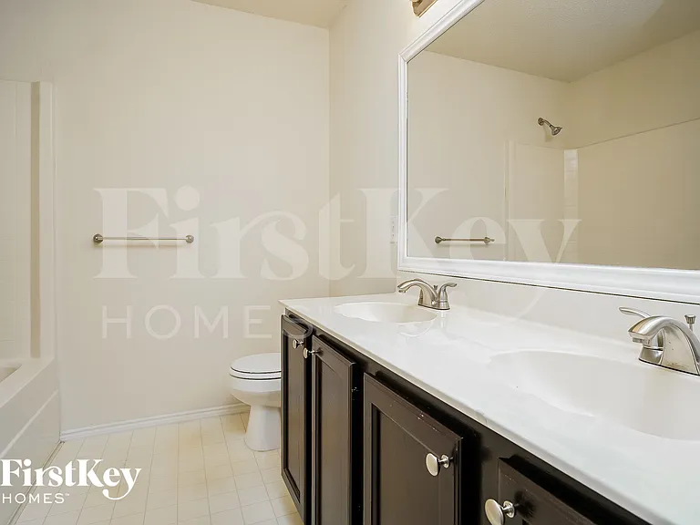 1464 Greenbrook Dr — Photo 14
